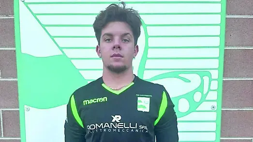 Aldo Maklaj, 20 anni, con la divisa da portiere dell’Asd Tagliamento