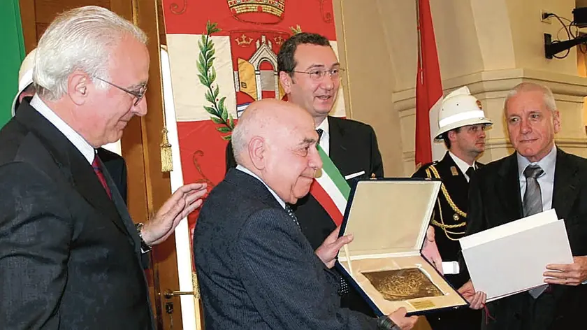 Angelo Luminoso ritira il Premio San Marco, nel 2008, assegnatogli dall’amministrazione comunale all’epoca retta da Sergio Bolzonello