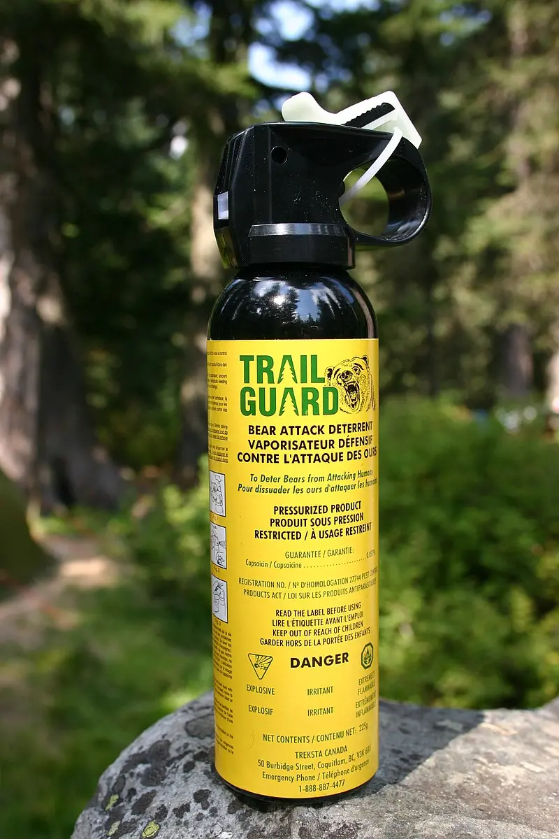 Uno spray anti-orso (foto Arne Nordmann, Wikipedia)