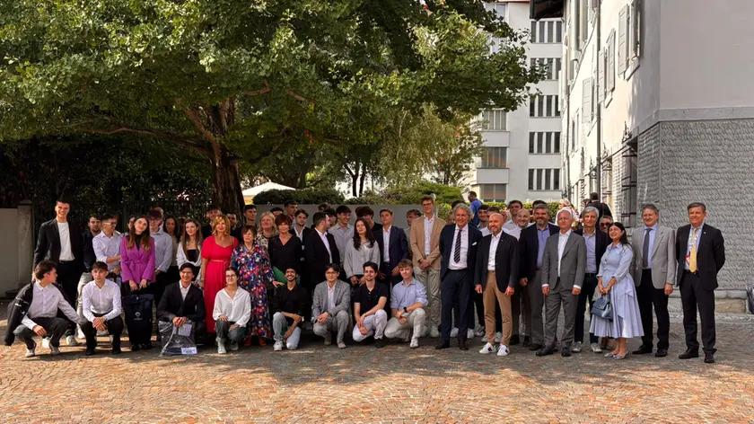Foto di gruppo all'Its Academy Udine day