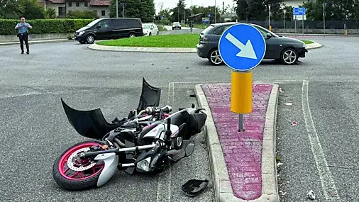 La moto semidistrutta a Roveredo