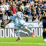 Iker Bravo festeggia il gol che ha deciso la partita. Foto Petrussi