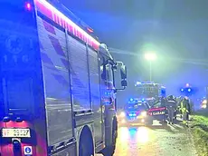 Un intervento notturno di Vigili del fuoco e carabinieri