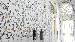 Una recente immagine della moschea Zayed ad Abu Dhabi, nella cui costruzione è stato usato il marmo altoatesino di Lasa