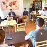 Il pubblico presente all’incontro organizzato al bar Chiamalo come vuoi