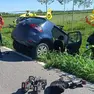L'auto finita fuori strada e l'intervento dei vigili del fuoco