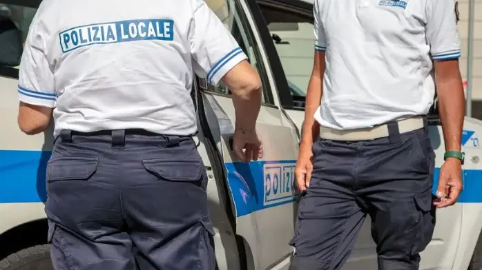 La polizia locale della Carnia ha fermato il truffatore