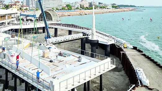 Il cantiere della terrazza a Mare di Lignano