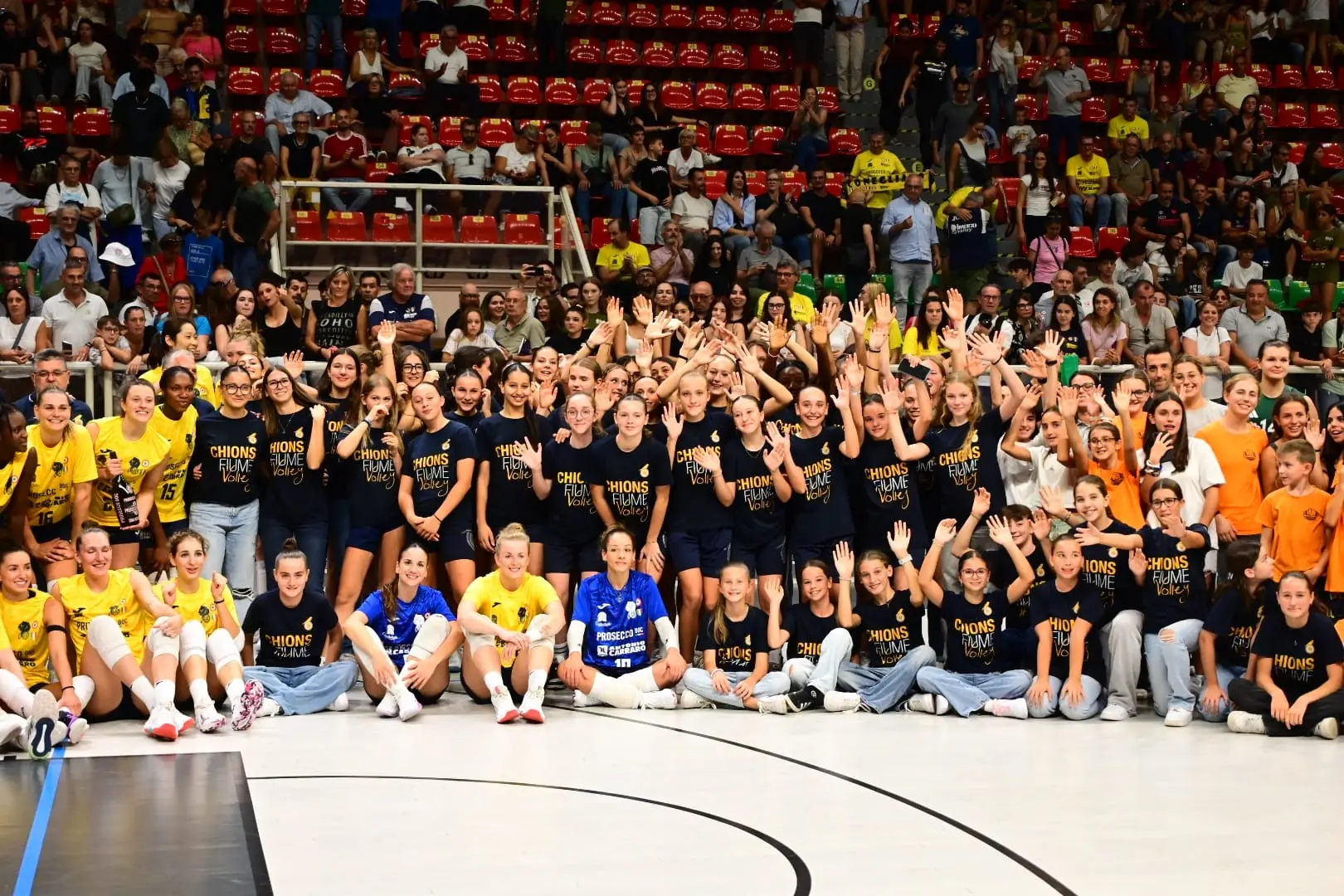 Anche a Pordenone scoppia la Conegliano mania: tutti pazzi per le regine del mondo