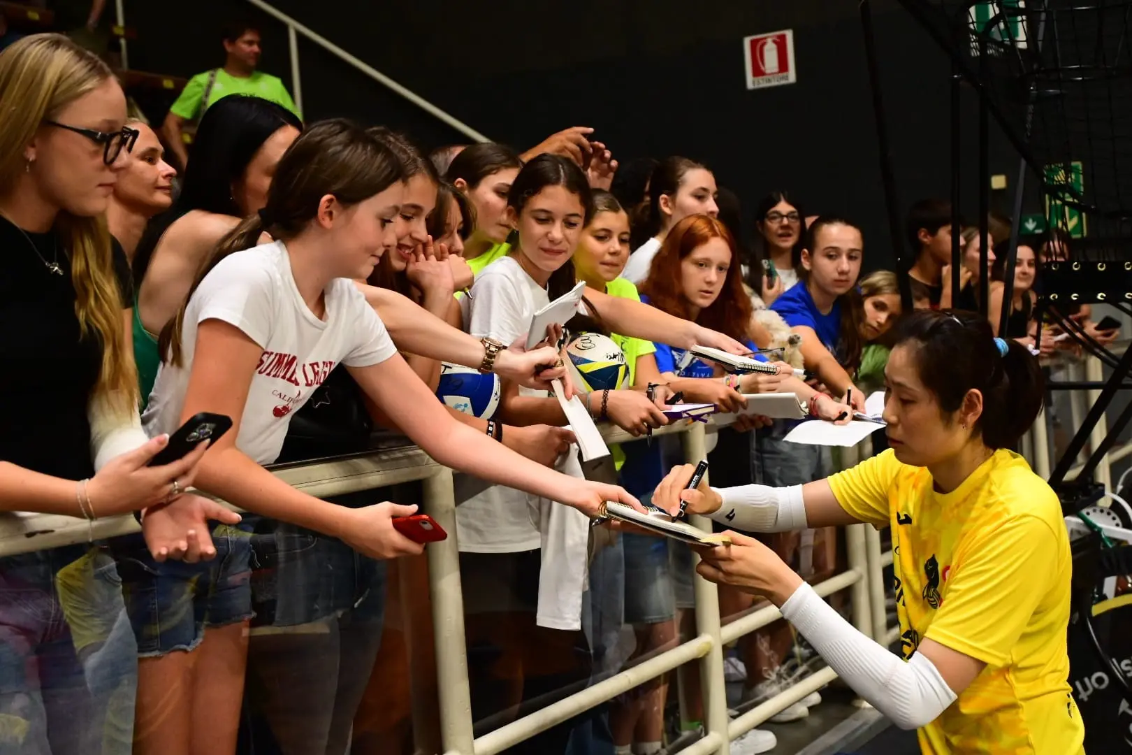 Anche a Pordenone scoppia la Conegliano mania: tutti pazzi per le regine del mondo