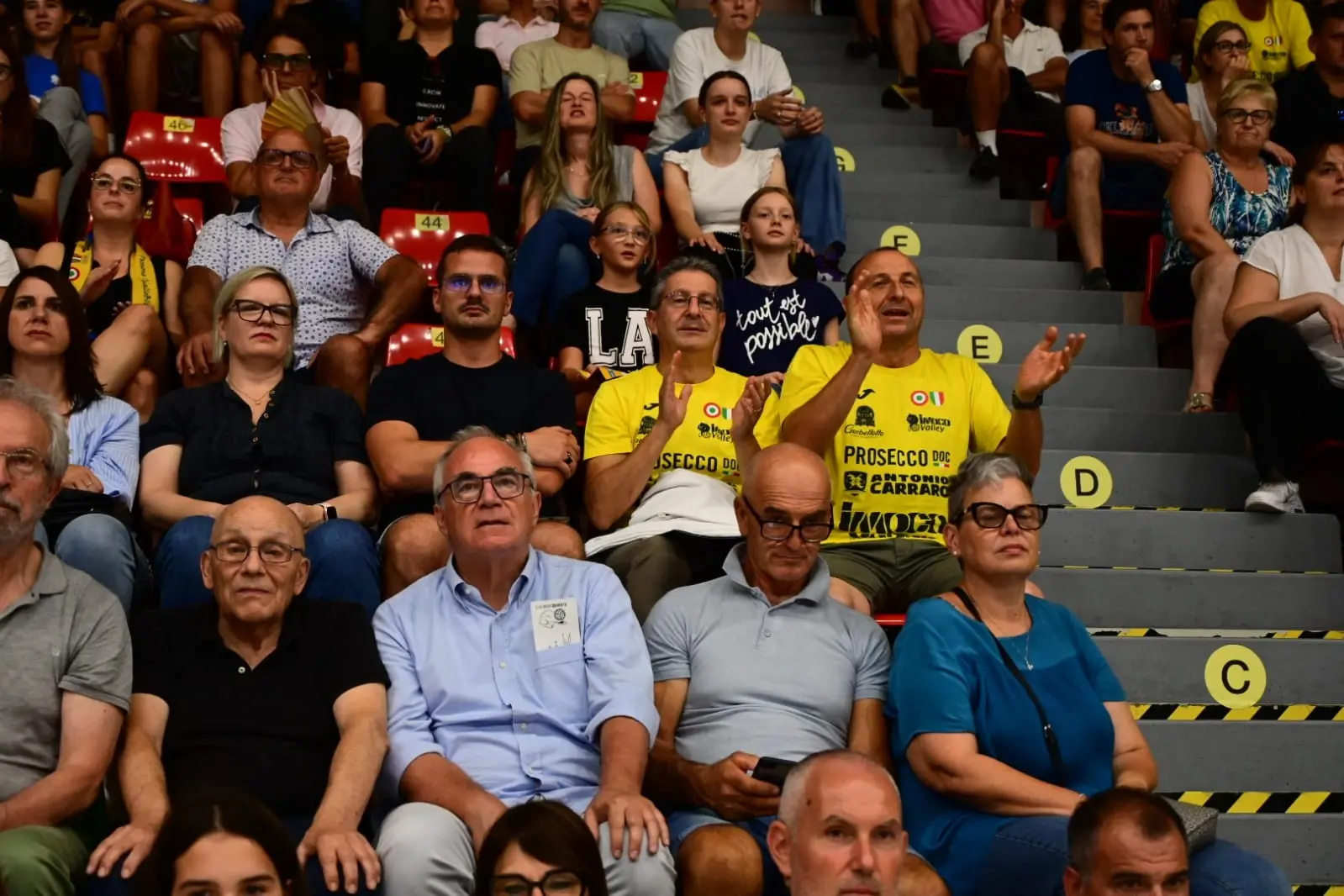 Anche a Pordenone scoppia la Conegliano mania: tutti pazzi per le regine del mondo