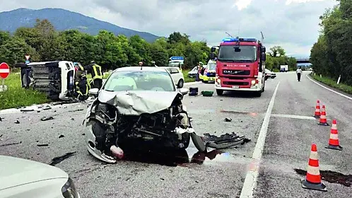 L'incidente lungo la strada che collega Maniago e Montereale Valcellina