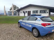 La polizia giunta a Premariacco per rendere esecutiva la sospensione dell'attività del locale