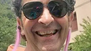 Elvis Basaldella, a causa del violento impatto, è stato sbalzato a terra, riportando gravissimi traumi