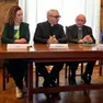 Da sinistra, Lara Iob, don Geretti, l’arcivescovo Redaelli e il sindaco Ziberna (foto Marega)