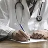 Un medico.