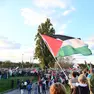 Le proteste davanti allo stadio Friuli (Foto Petrussi)