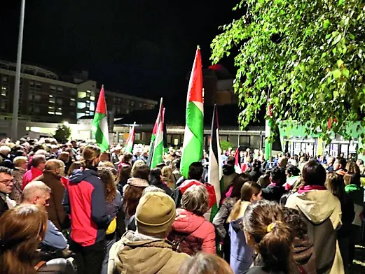 Luci, bandiere e striscioni anche all’ospedale di Pordenone