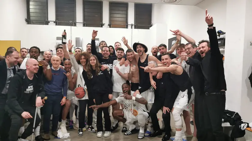 Grande festa negli spoiatoi dell'Apu (Foto Petrussi)