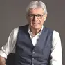 Paolo Molinaro, fondatore e titolare dell’Aipem. A destra la copertina del suo libro