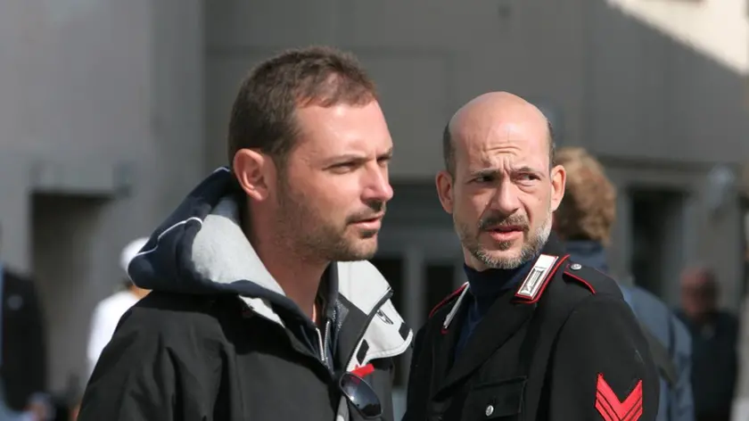 Il regsita friulano Piero Tomaselli (a sinistra) sul set assieme a Gianmarco Tognazzi.