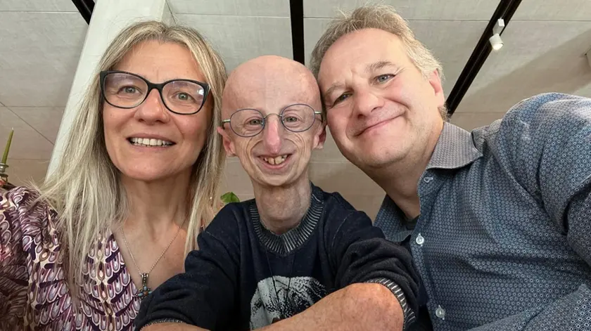 Sammy Basso tra i genitori Laura Lucchin e Amerigo Basso