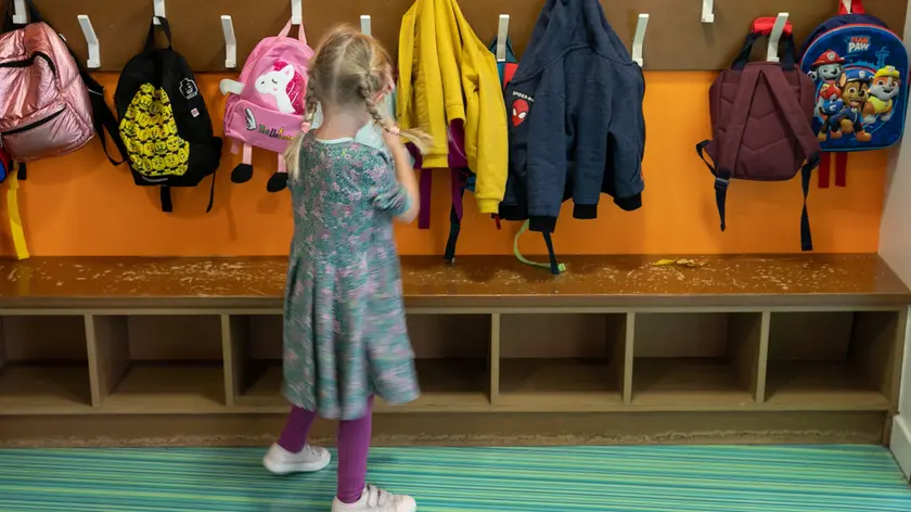Una bambina sarebbe stata chiusa in aula per punizione alla scuola dell'infanzia