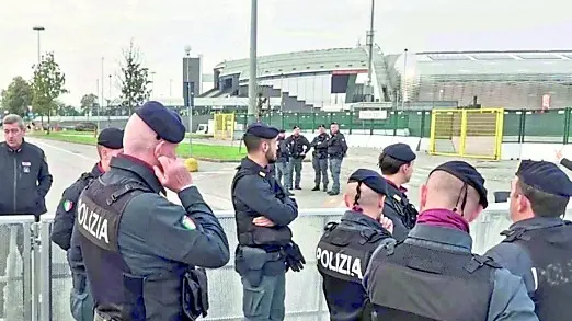 Forze dell’ordine al Friuli per la partita Italia-Israele del 2024