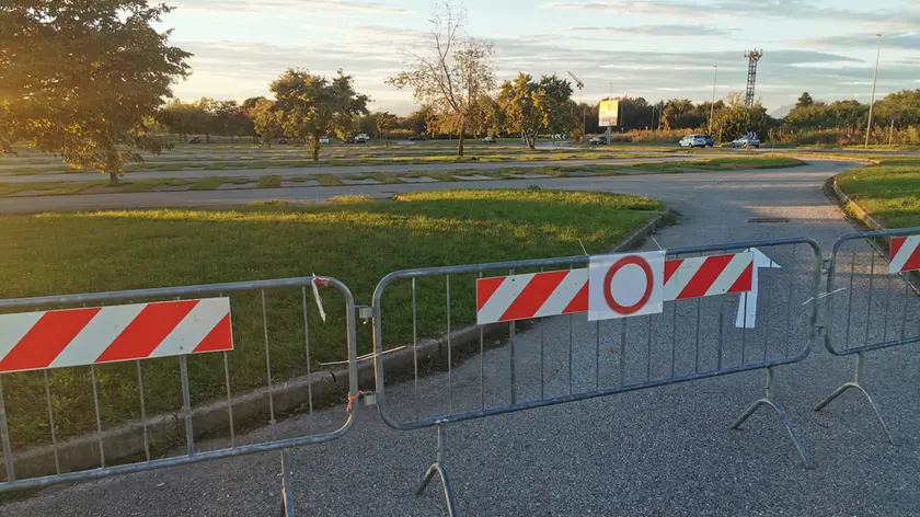 Le transenne vicino allo stadio Friuli