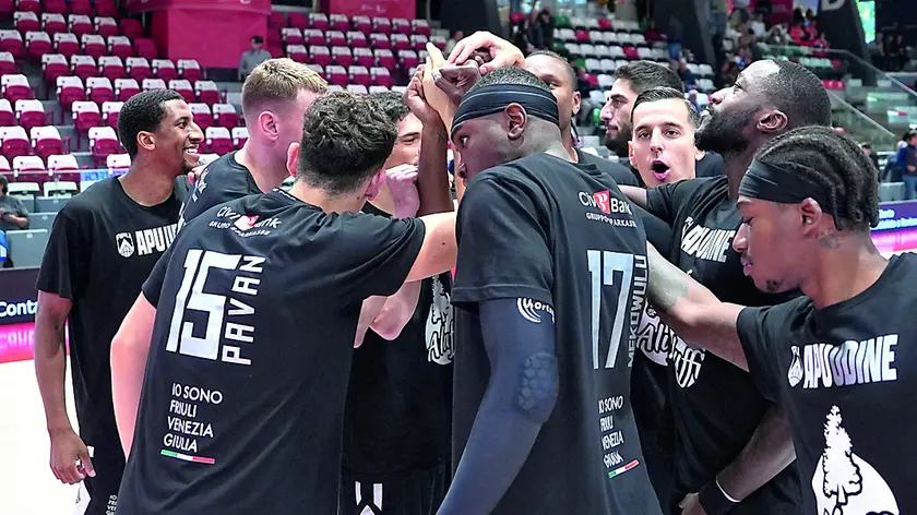 La squadra di Vertemati al debutto a Reggio Emilia foto petrussi/ciamillo