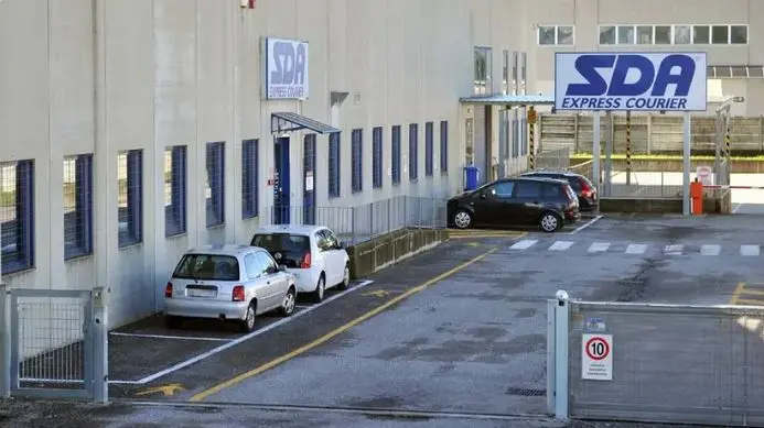 La sede del corriere espresso Sda di Feletto Umberto (foto d'archivio)