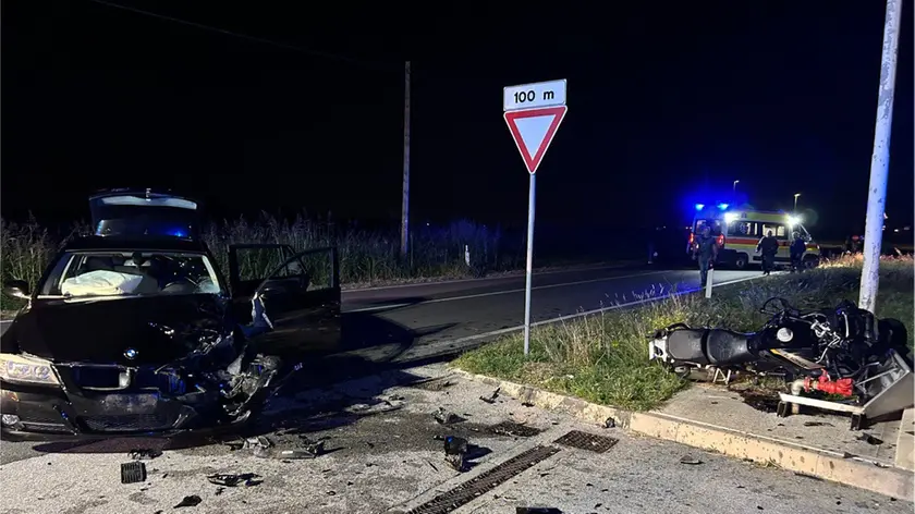 L'auto e la moto coinvolte nell'incidente a Premariacco