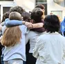 L'abbraccio tra gli studenti del Sello a Udine