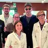 Joe Bastianich con lo staff della Farmacia Fioretti di Maniago