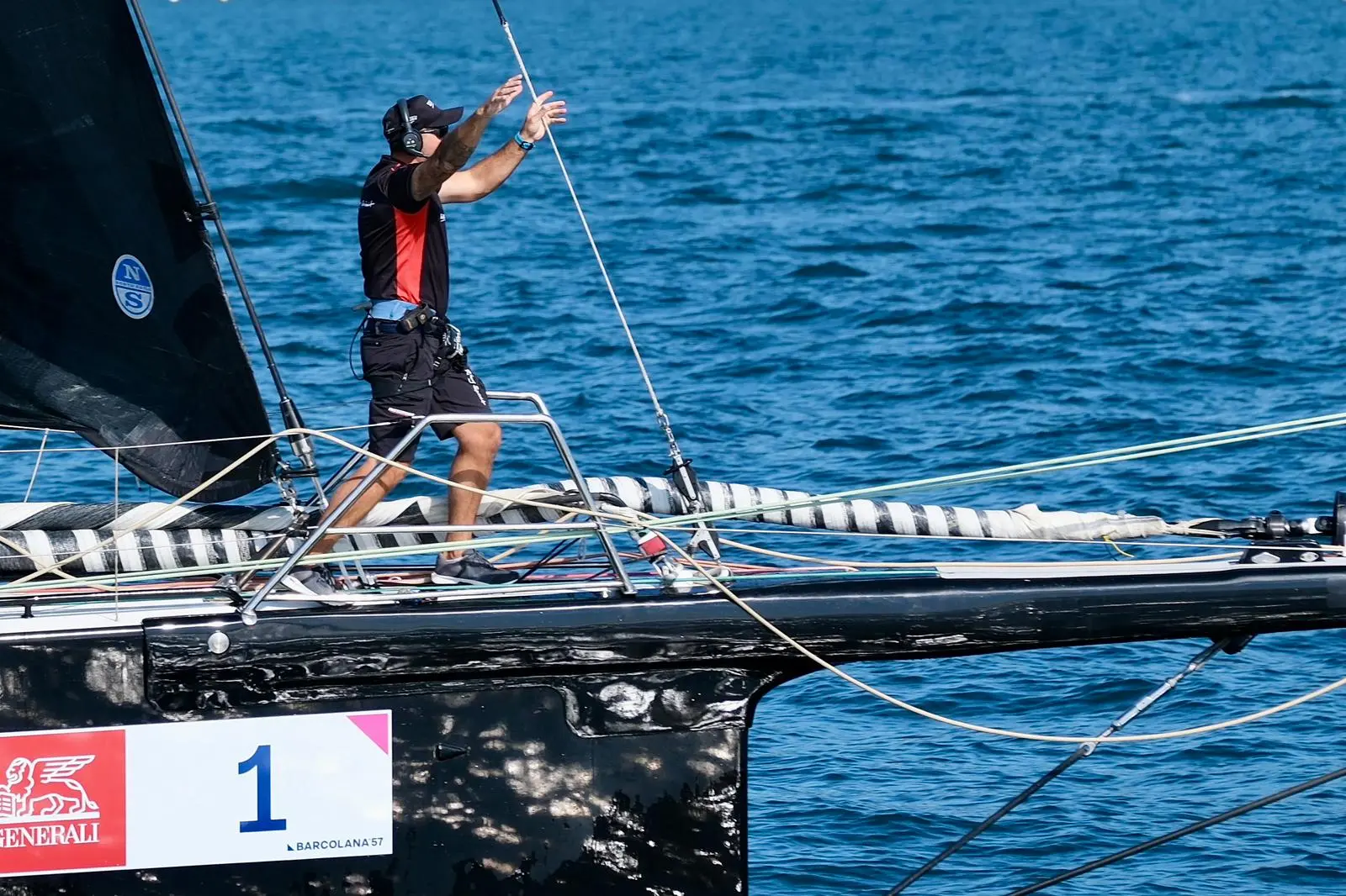 Arca Sgr ha trionfato alla Barcolana 57, conquistando la terza vittoria consecutiva. La regata in mare ha coronato la grande festa del mare che ha catalizzato migliaia di persone tra mare e terra. Le foto sono di Andrea Lasorte, Massimo Silvano e Francesco Bruni