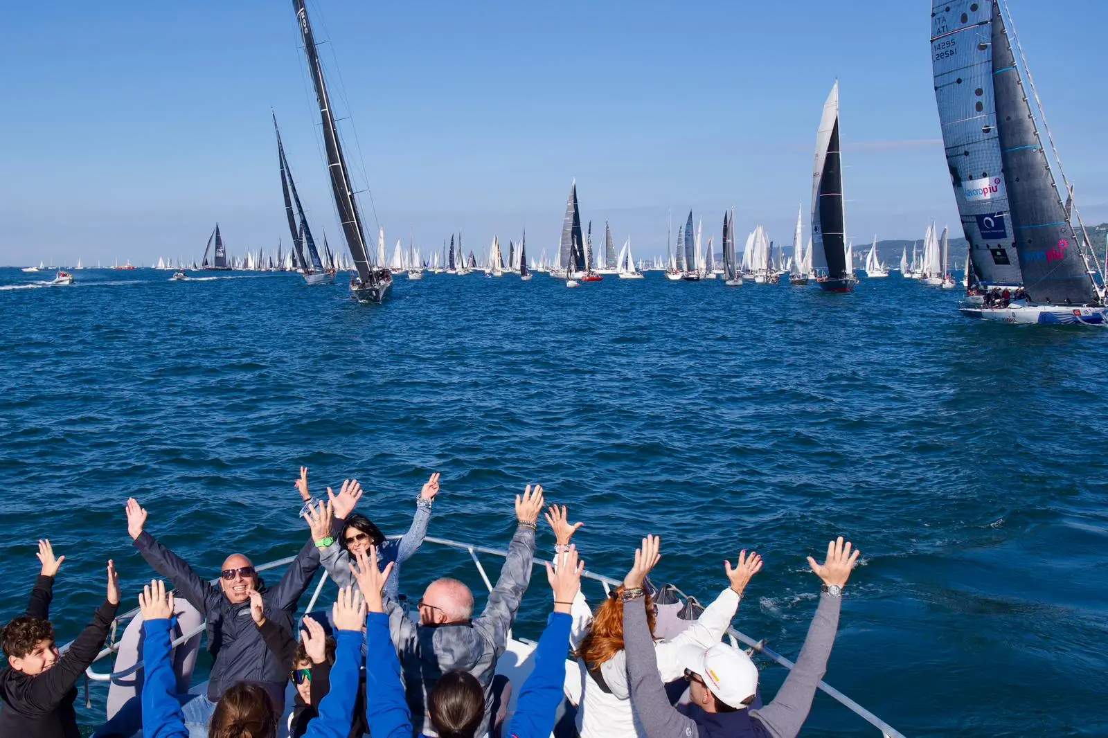 Arca Sgr ha trionfato alla Barcolana 57, conquistando la terza vittoria consecutiva. La regata in mare ha coronato la grande festa del mare che ha catalizzato migliaia di persone tra mare e terra. Le foto sono di Andrea Lasorte, Massimo Silvano e Francesco Bruni