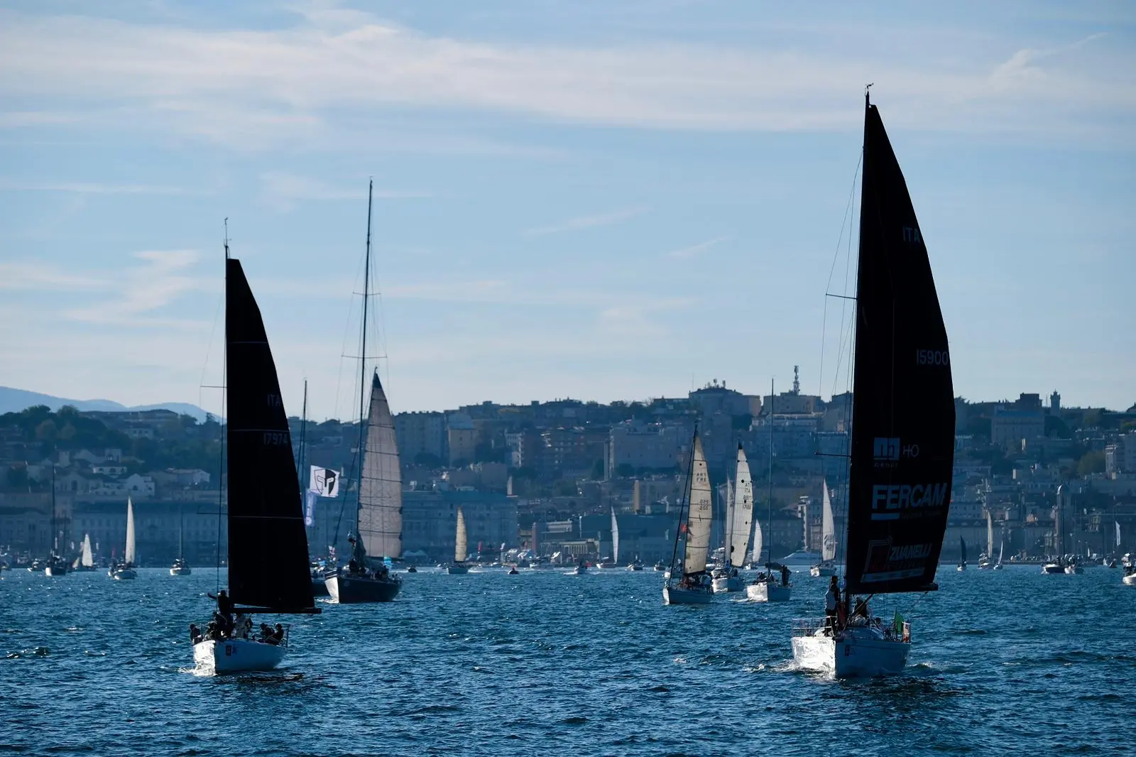 Arca Sgr ha trionfato alla Barcolana 57, conquistando la terza vittoria consecutiva. La regata in mare ha coronato la grande festa del mare che ha catalizzato migliaia di persone tra mare e terra. Le foto sono di Andrea Lasorte, Massimo Silvano e Francesco Bruni