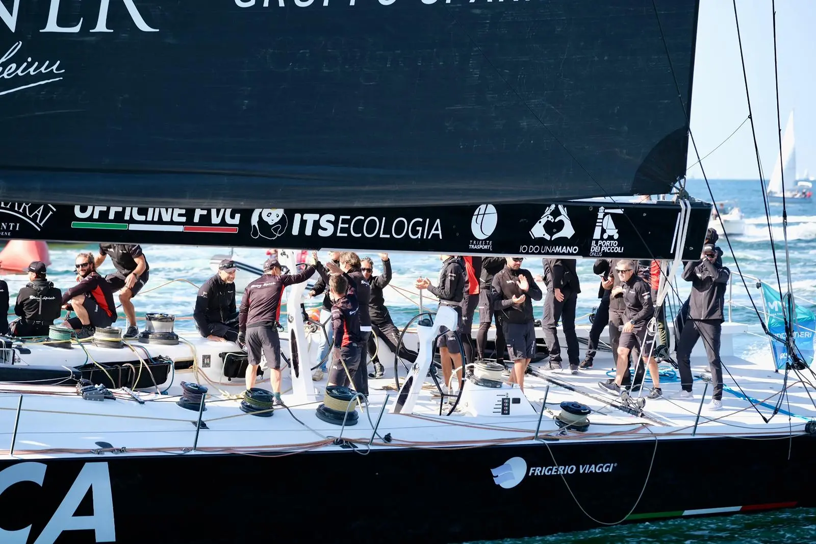 Arca Sgr ha trionfato alla Barcolana 57, conquistando la terza vittoria consecutiva. La regata in mare ha coronato la grande festa del mare che ha catalizzato migliaia di persone tra mare e terra. Le foto sono di Andrea Lasorte, Massimo Silvano e Francesco Bruni