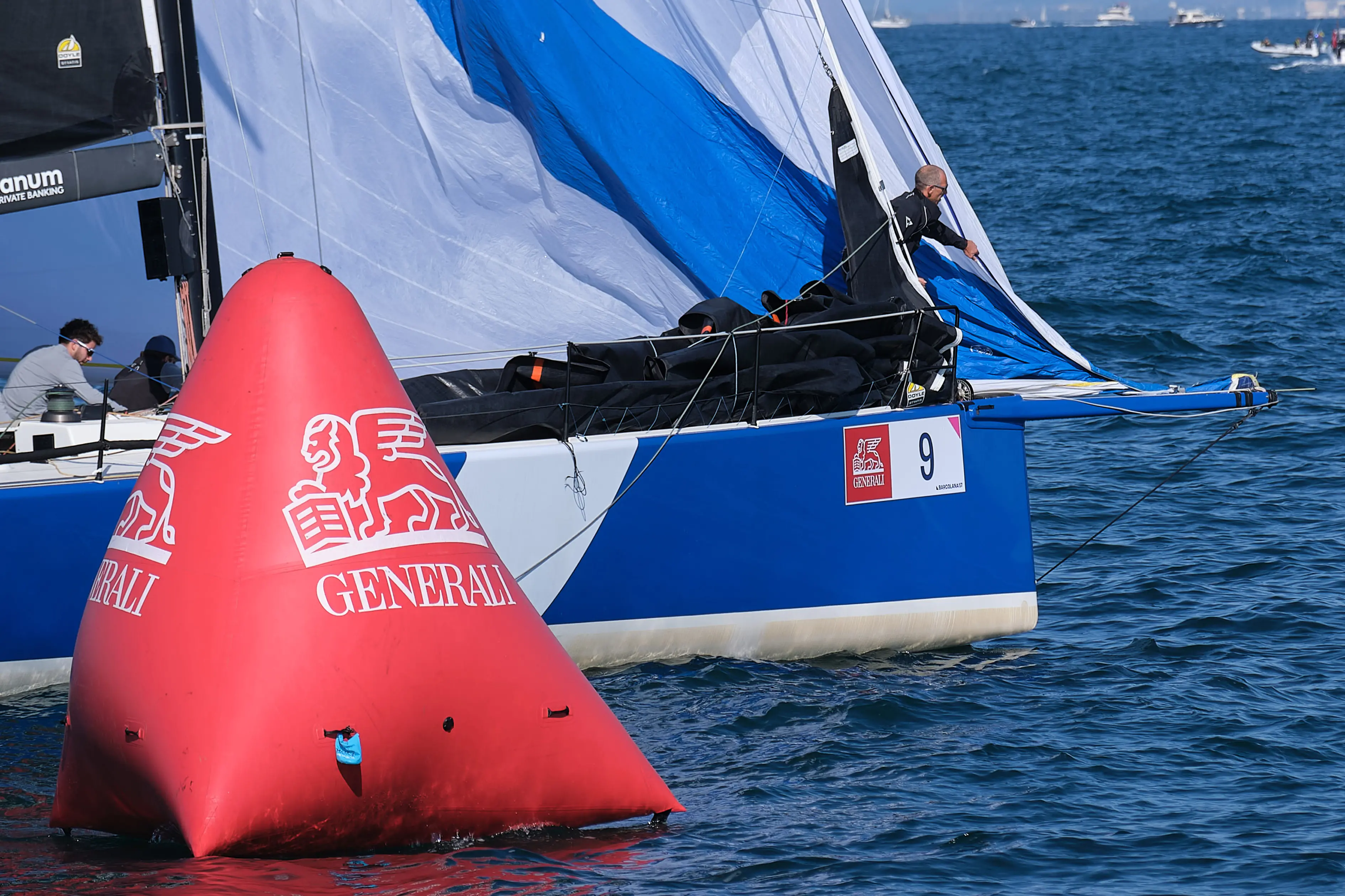 Arca Sgr ha trionfato alla Barcolana 57, conquistando la terza vittoria consecutiva. La regata in mare ha coronato la grande festa del mare che ha catalizzato migliaia di persone tra mare e terra. Le foto sono di Andrea Lasorte, Massimo Silvano e Francesco Bruni