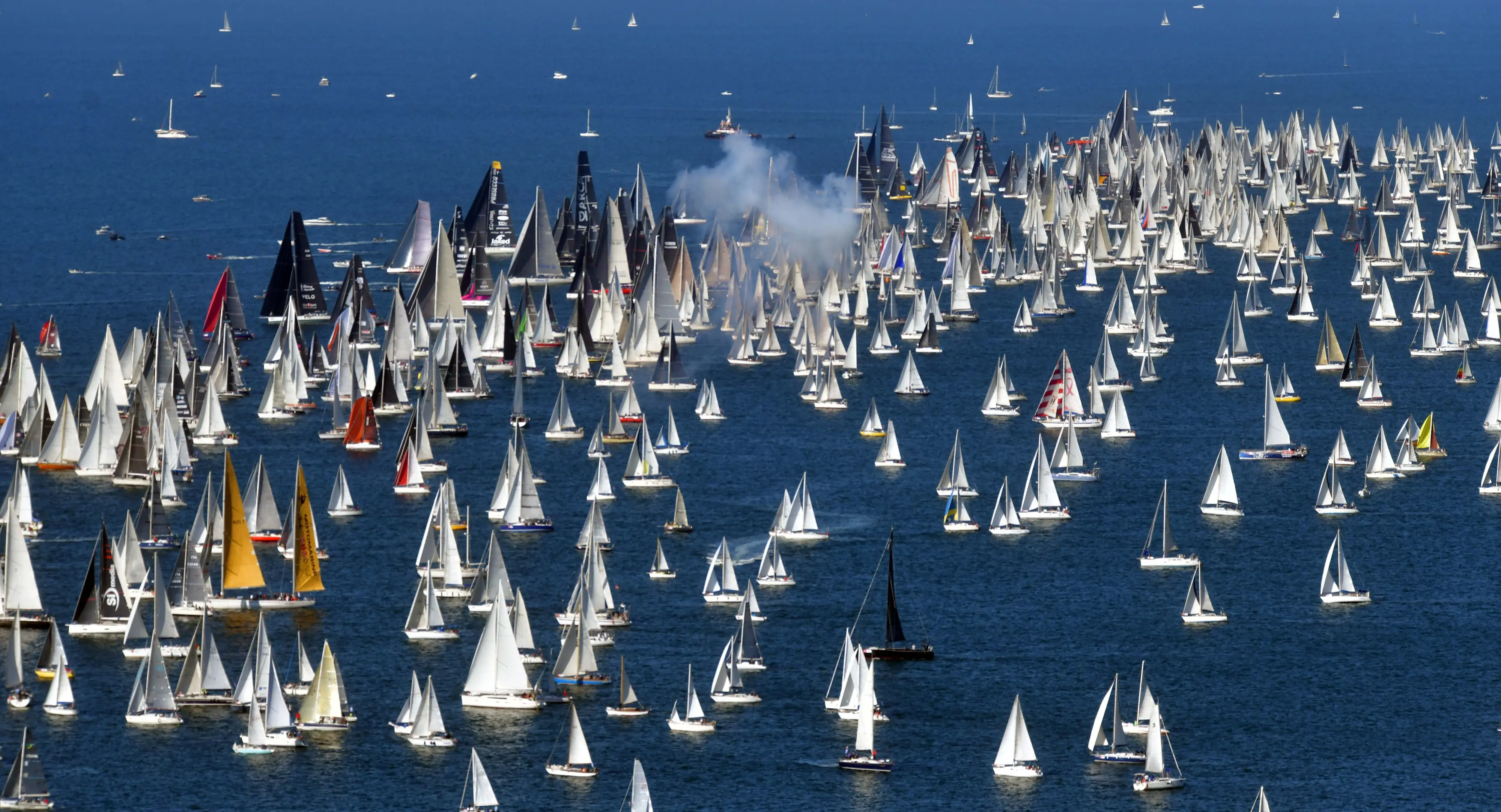 Arca Sgr ha trionfato alla Barcolana 57, conquistando la terza vittoria consecutiva. La regata in mare ha coronato la grande festa del mare che ha catalizzato migliaia di persone tra mare e terra. Le foto sono di Andrea Lasorte, Massimo Silvano e Francesco Bruni