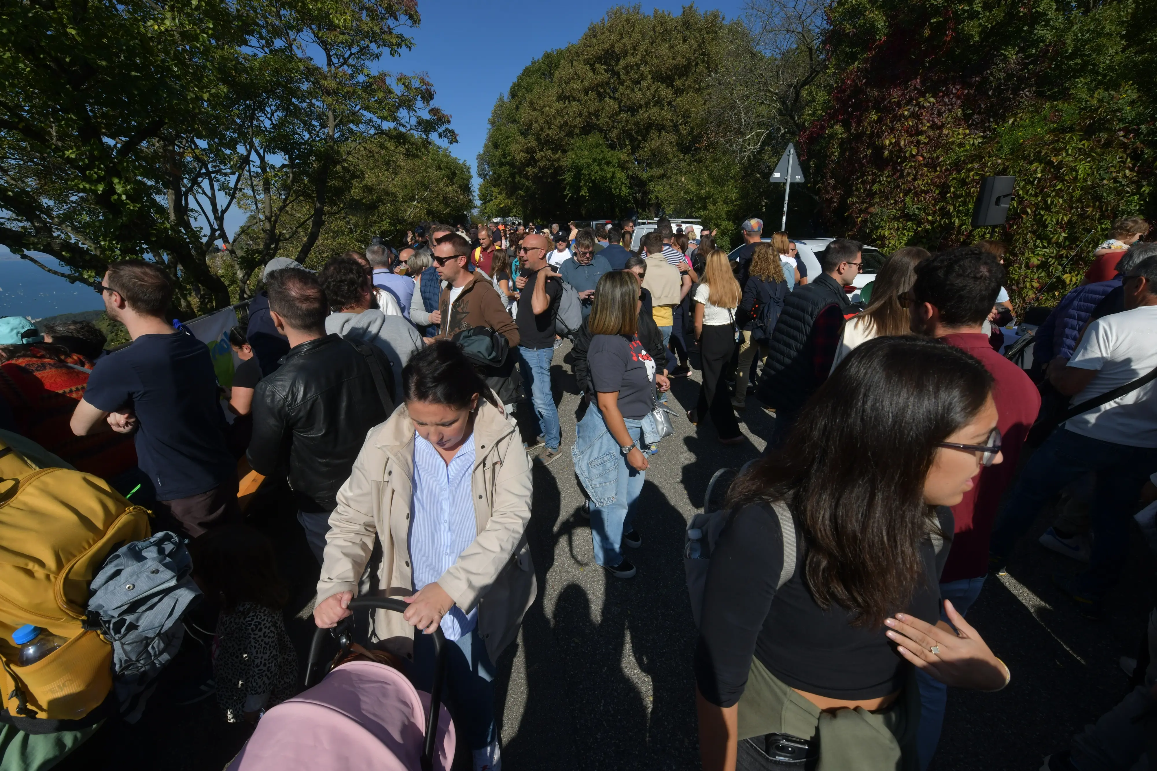 Arca Sgr ha trionfato alla Barcolana 57, conquistando la terza vittoria consecutiva. La regata in mare ha coronato la grande festa del mare che ha catalizzato migliaia di persone tra mare e terra. Le foto sono di Andrea Lasorte, Massimo Silvano e Francesco Bruni