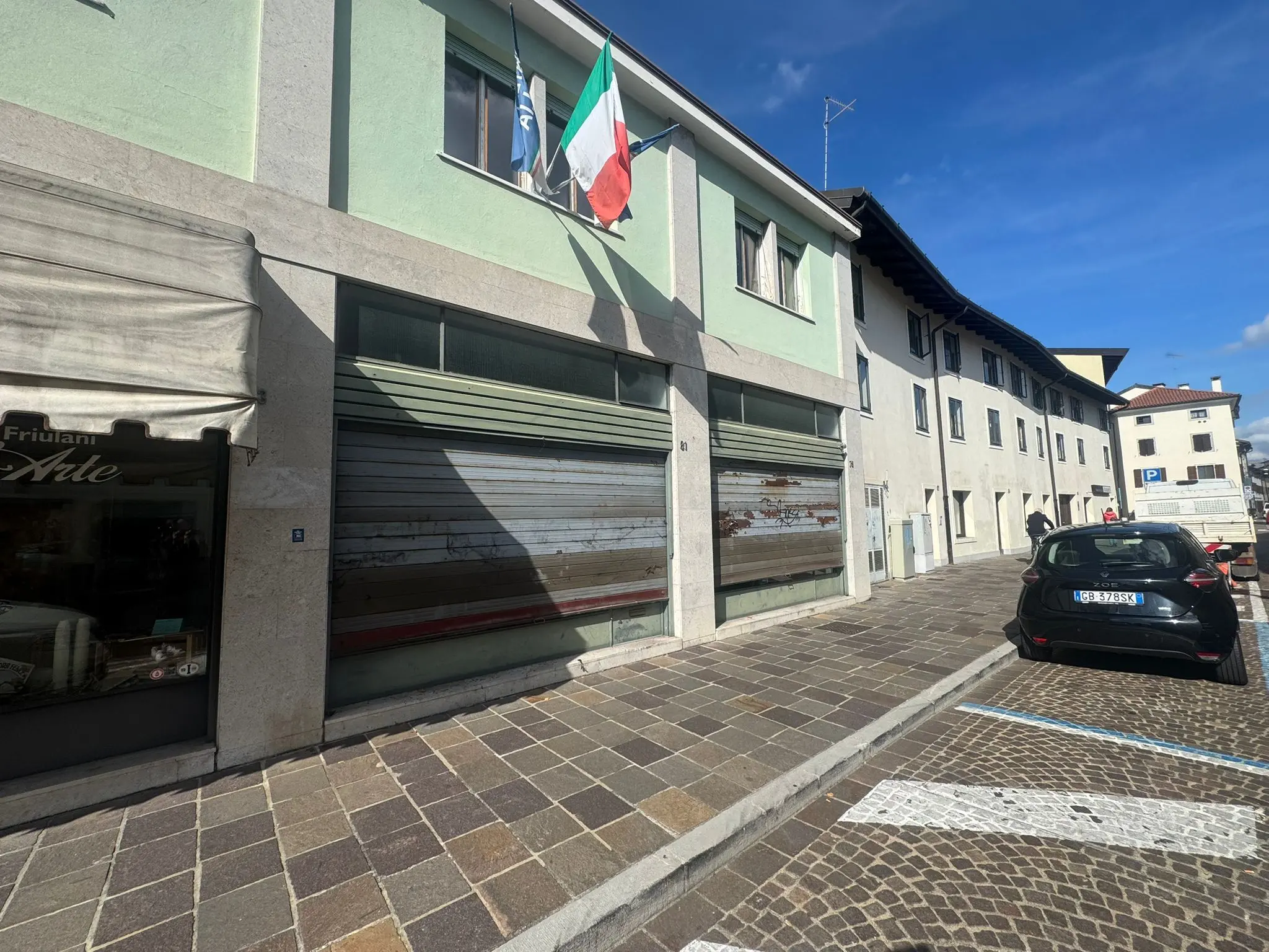 Cestini sigillati, negozi che chiudono in anticipo: cosi Udine si sta preparando al corteo che oggi attraverserà la città. Previste diecimila persone alla manifestazione ProPal, per ordinanza tutti i dehors devono essere rimossi