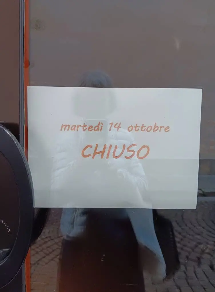 Cestini sigillati, negozi che chiudono in anticipo: cosi Udine si sta preparando al corteo che oggi attraverserà la città. Previste diecimila persone alla manifestazione ProPal, per ordinanza tutti i dehors devono essere rimossi