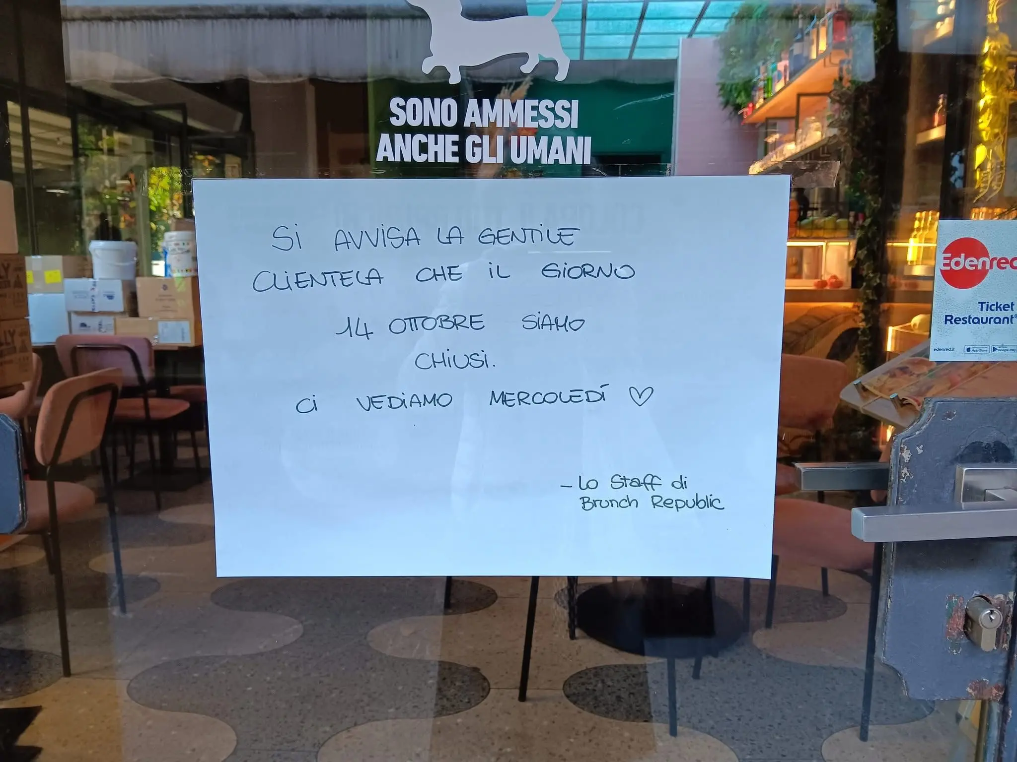 Cestini sigillati, negozi che chiudono in anticipo: cosi Udine si sta preparando al corteo che oggi attraverserà la città. Previste diecimila persone alla manifestazione ProPal, per ordinanza tutti i dehors devono essere rimossi