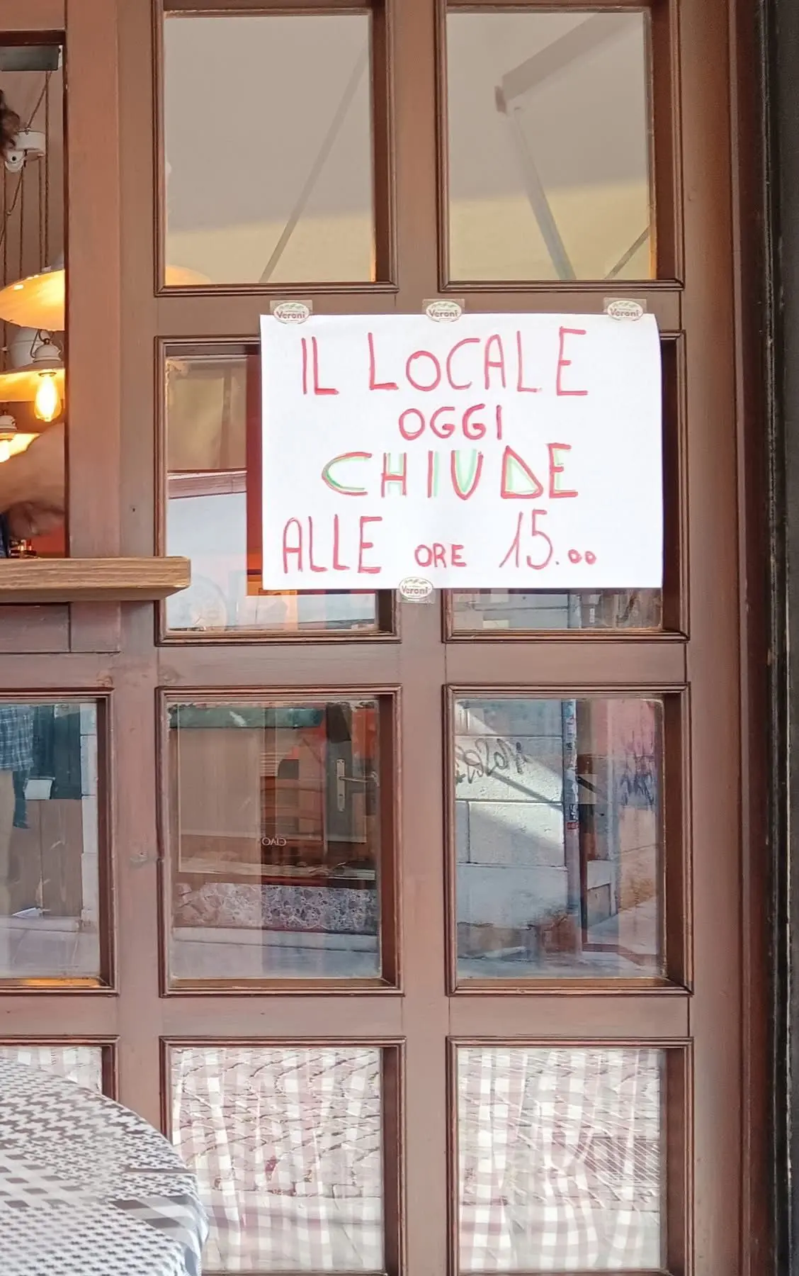 Cestini sigillati, negozi che chiudono in anticipo: cosi Udine si sta preparando al corteo che oggi attraverserà la città. Previste diecimila persone alla manifestazione ProPal, per ordinanza tutti i dehors devono essere rimossi
