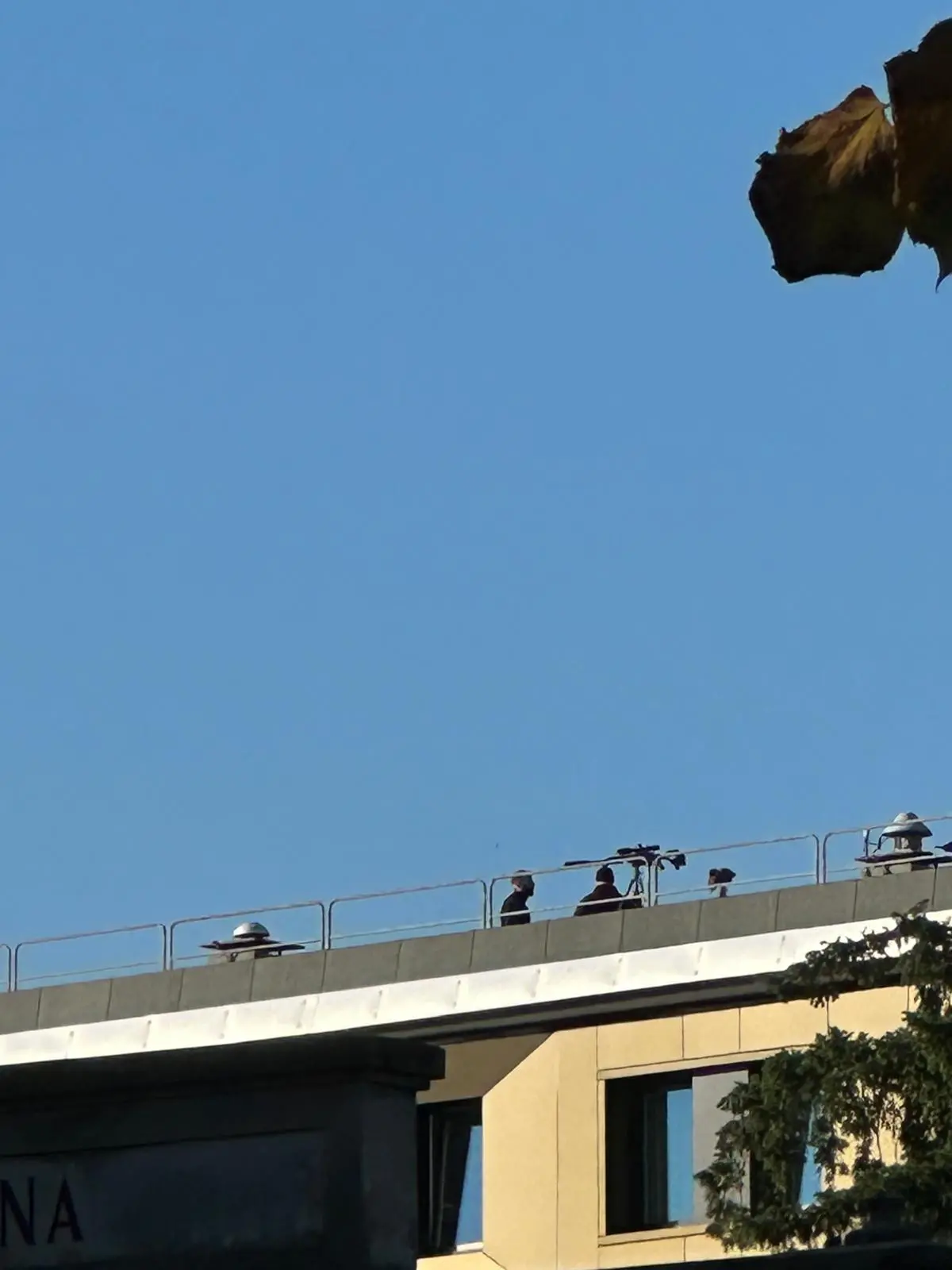 Cestini sigillati, negozi che chiudono in anticipo: cosi Udine si sta preparando al corteo che oggi attraverserà la città. Previste diecimila persone alla manifestazione ProPal, per ordinanza tutti i dehors devono essere rimossi