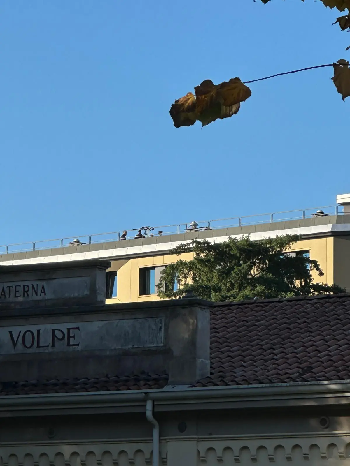 Cestini sigillati, negozi che chiudono in anticipo: cosi Udine si sta preparando al corteo che oggi attraverserà la città. Previste diecimila persone alla manifestazione ProPal, per ordinanza tutti i dehors devono essere rimossi