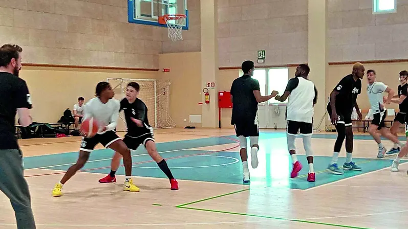 L’allenamento dell’Apu Old Wild West nella palestra di Gonars