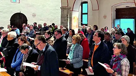 La messa nella chiesa di Santa Maria in Castello