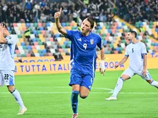 L'esultanza dell'attaccante azzurro Retegui, autore di una doppietta (foto Petrussi)